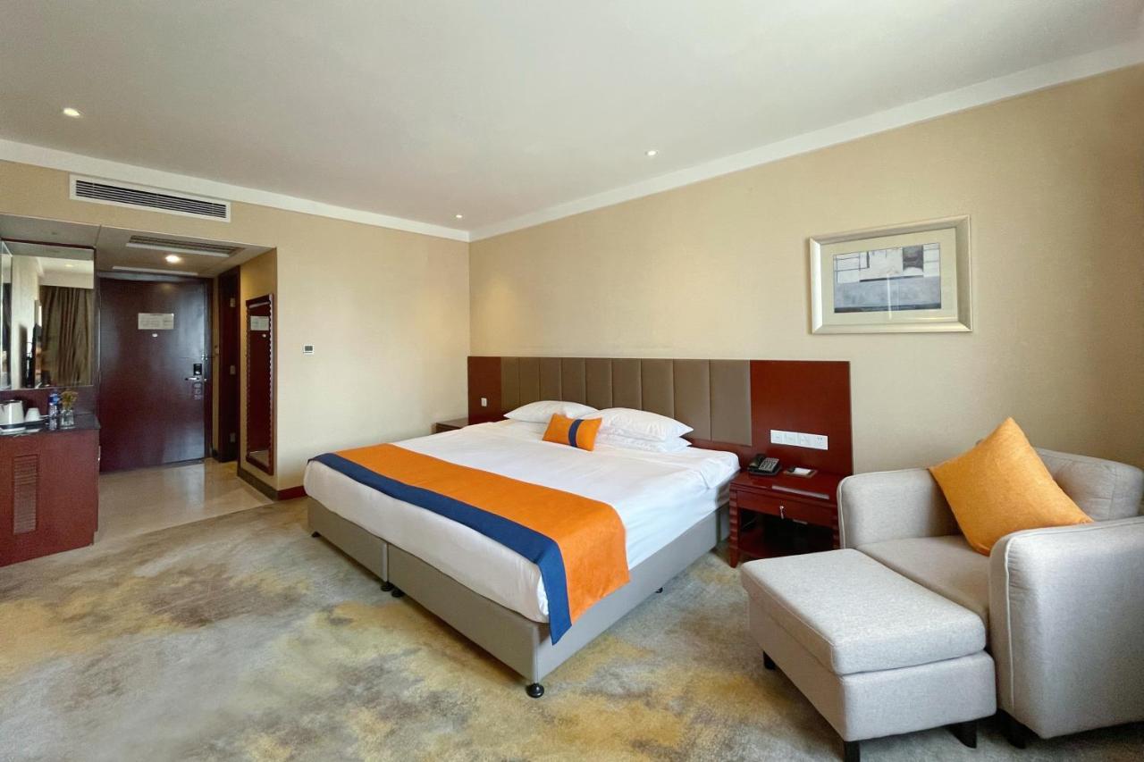 Wuhan Hongguang Hotel Bagian luar foto