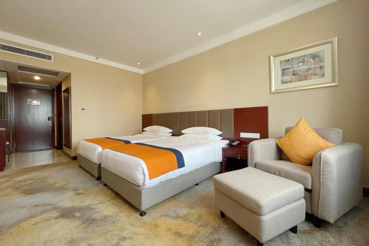 Wuhan Hongguang Hotel Bagian luar foto