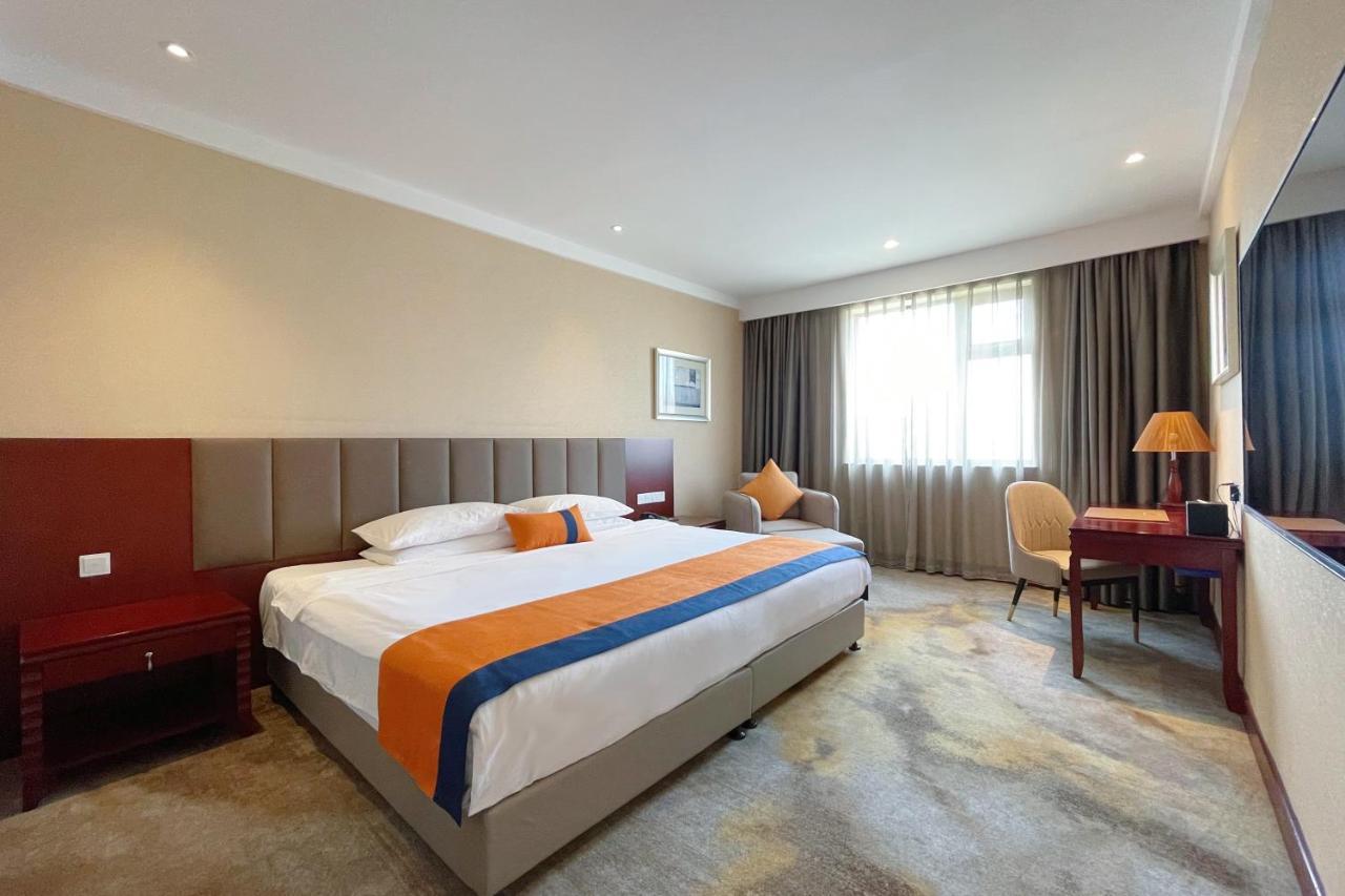 Wuhan Hongguang Hotel Bagian luar foto