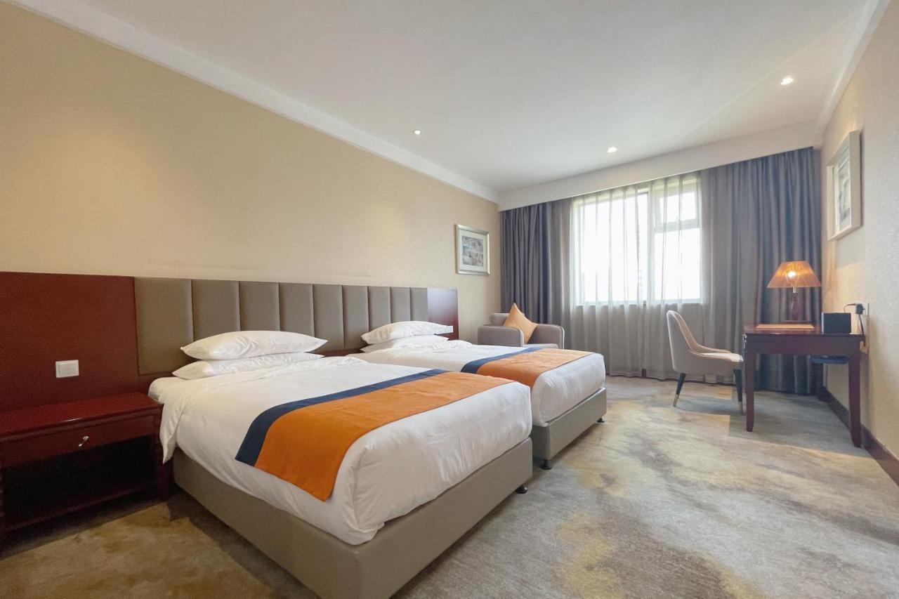 Wuhan Hongguang Hotel Bagian luar foto