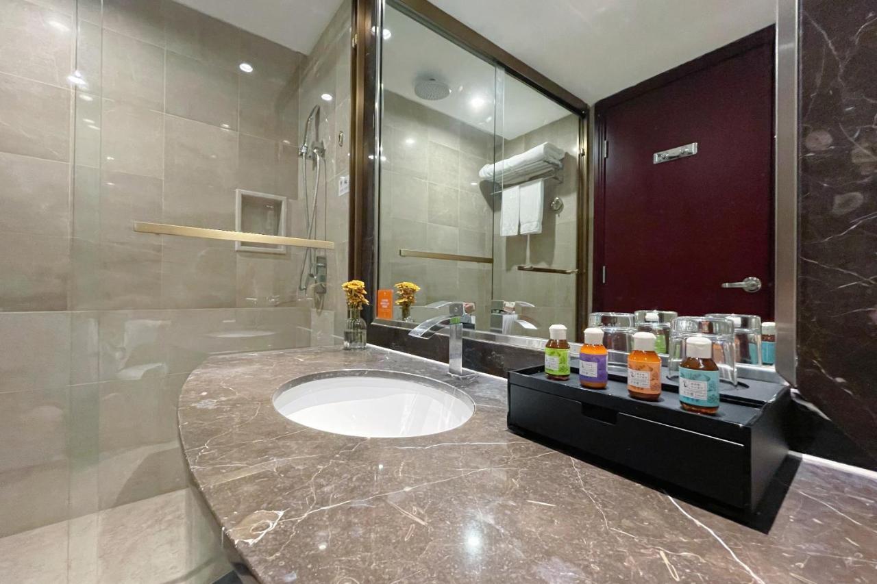 Wuhan Hongguang Hotel Bagian luar foto