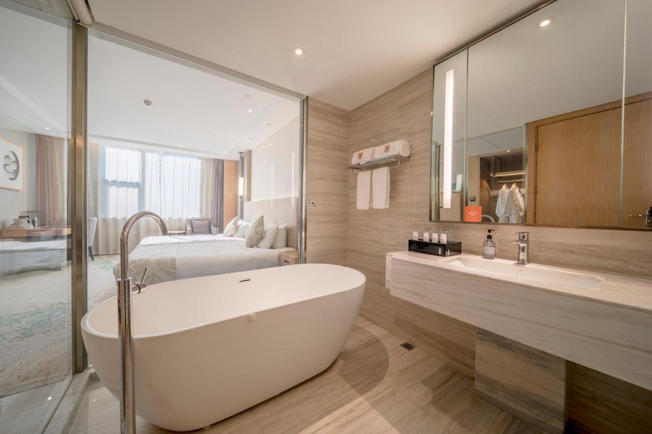 Wuhan Hongguang Hotel Bagian luar foto