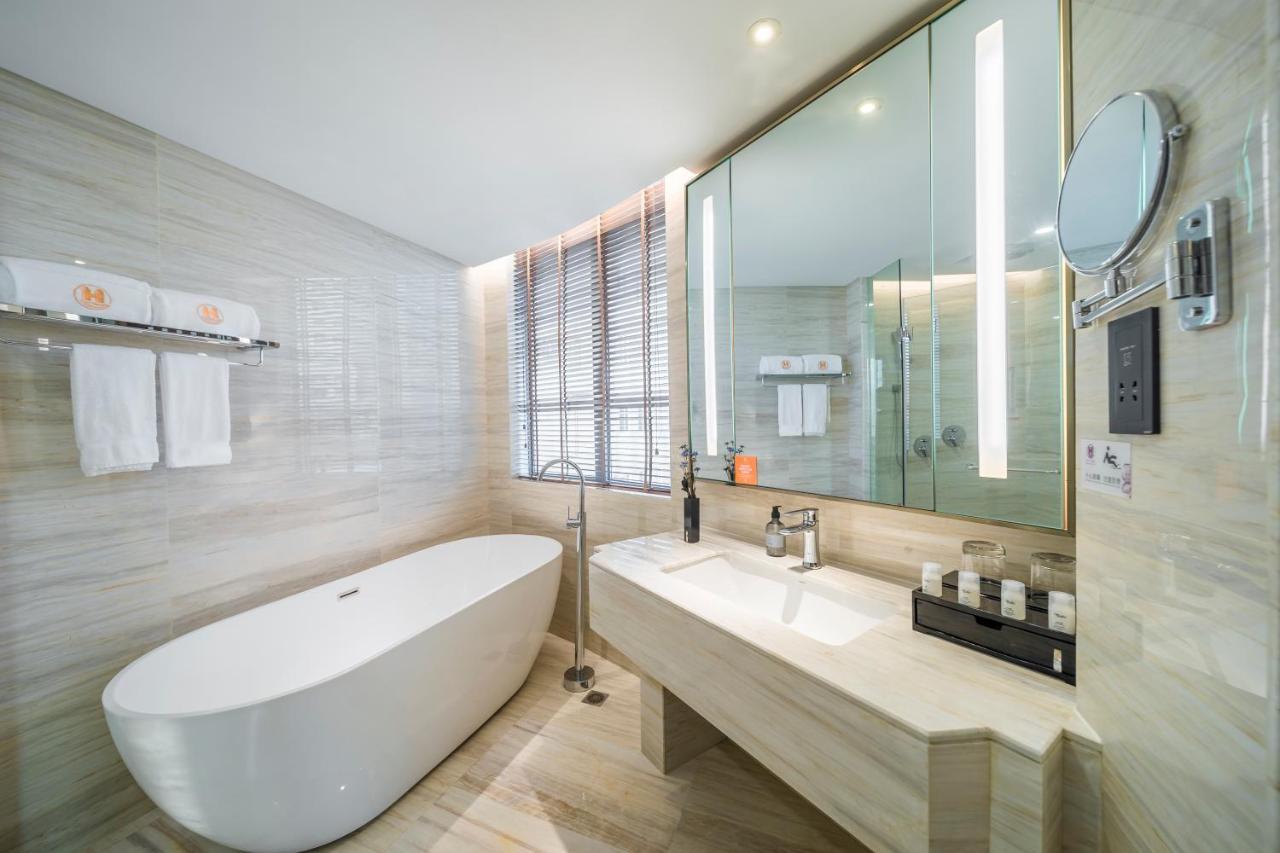 Wuhan Hongguang Hotel Bagian luar foto