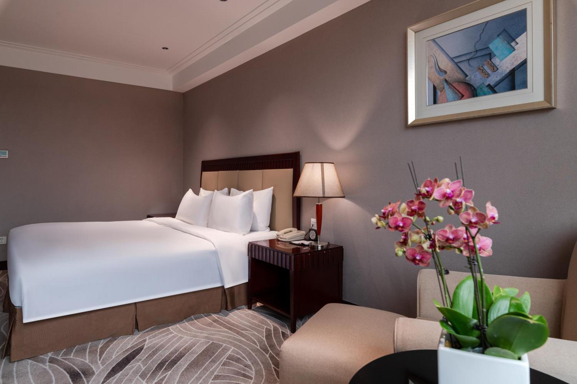Wuhan Hongguang Hotel Bagian luar foto