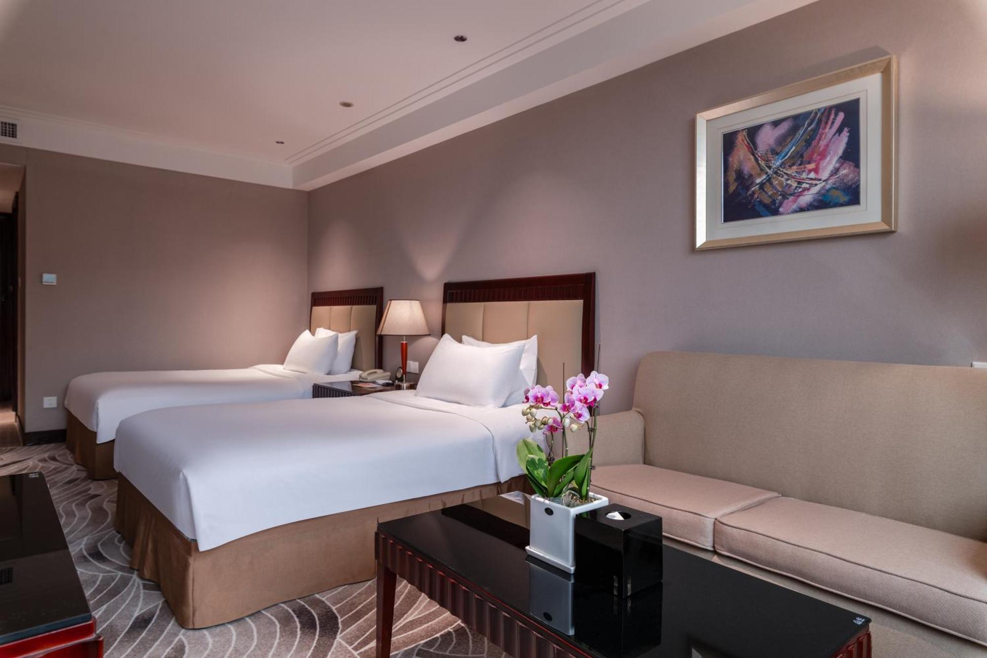 Wuhan Hongguang Hotel Bagian luar foto