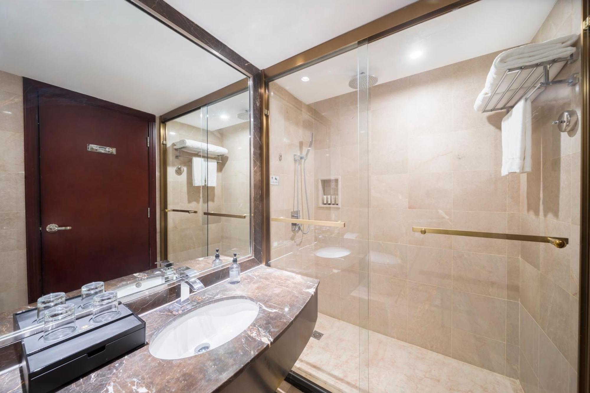 Wuhan Hongguang Hotel Bagian luar foto