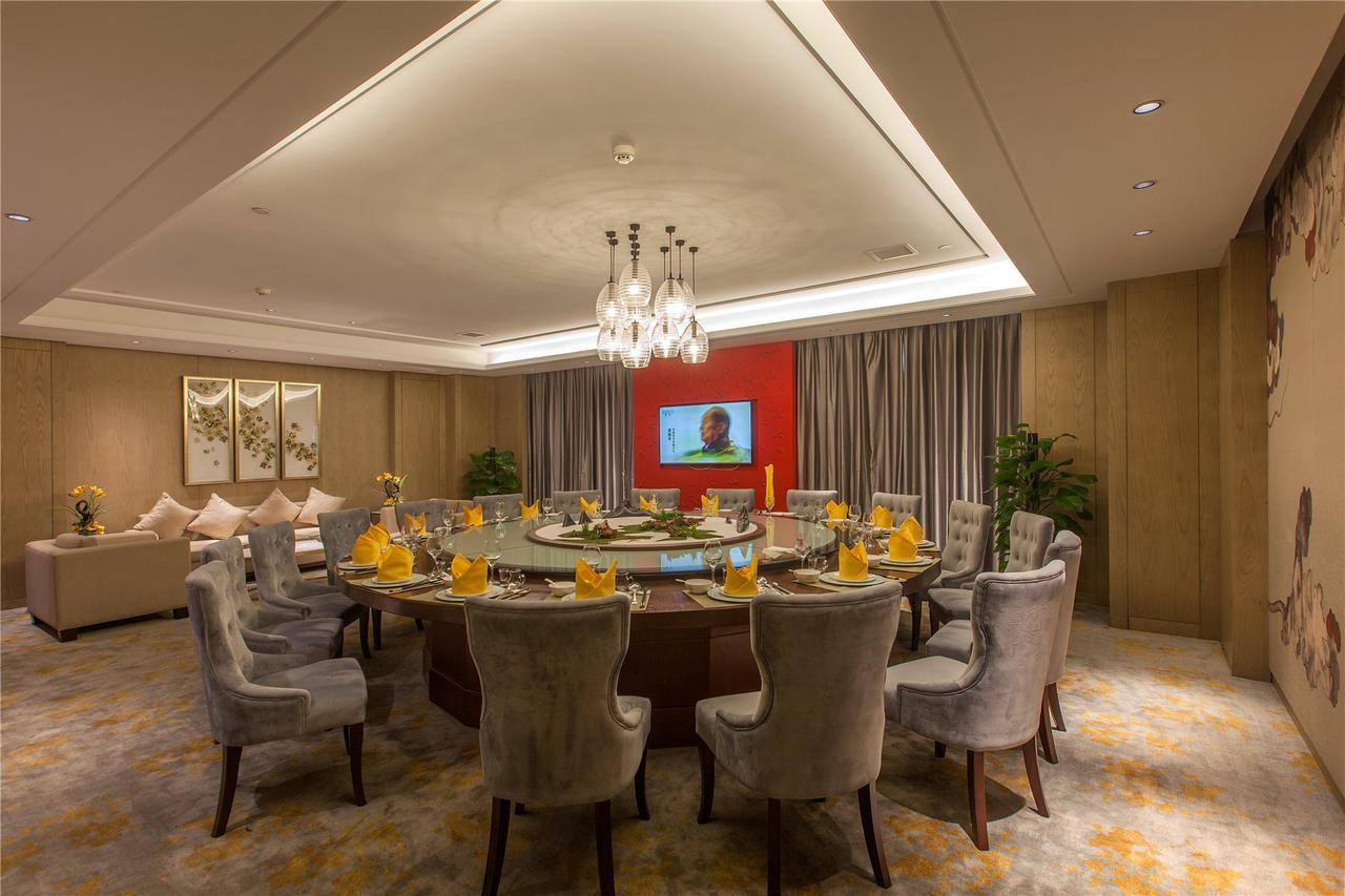 Wuhan Hongguang Hotel Bagian luar foto