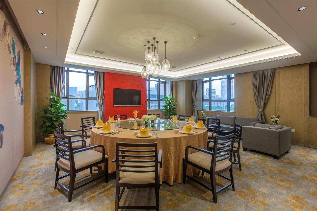 Wuhan Hongguang Hotel Bagian luar foto