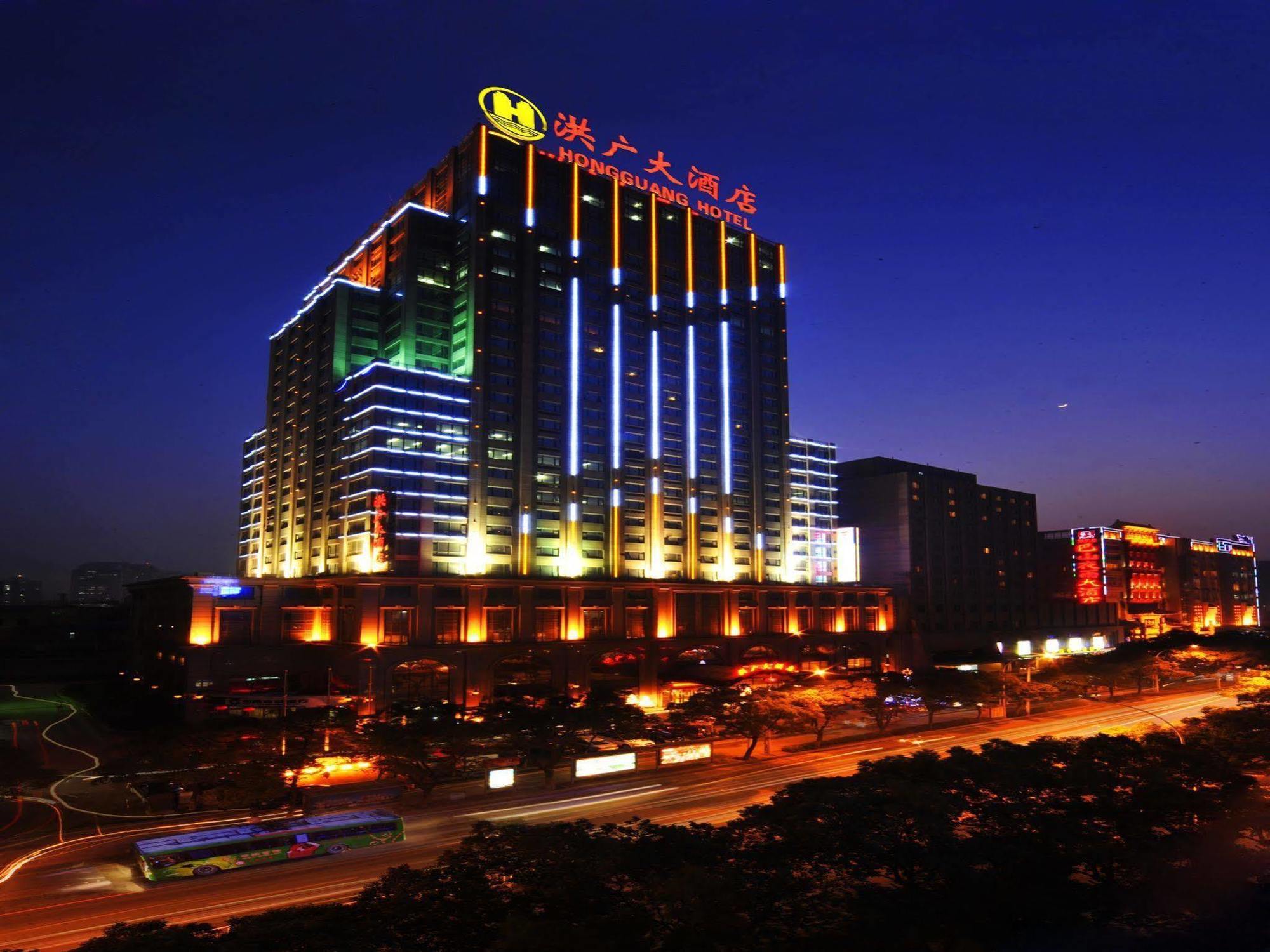 Wuhan Hongguang Hotel Bagian luar foto