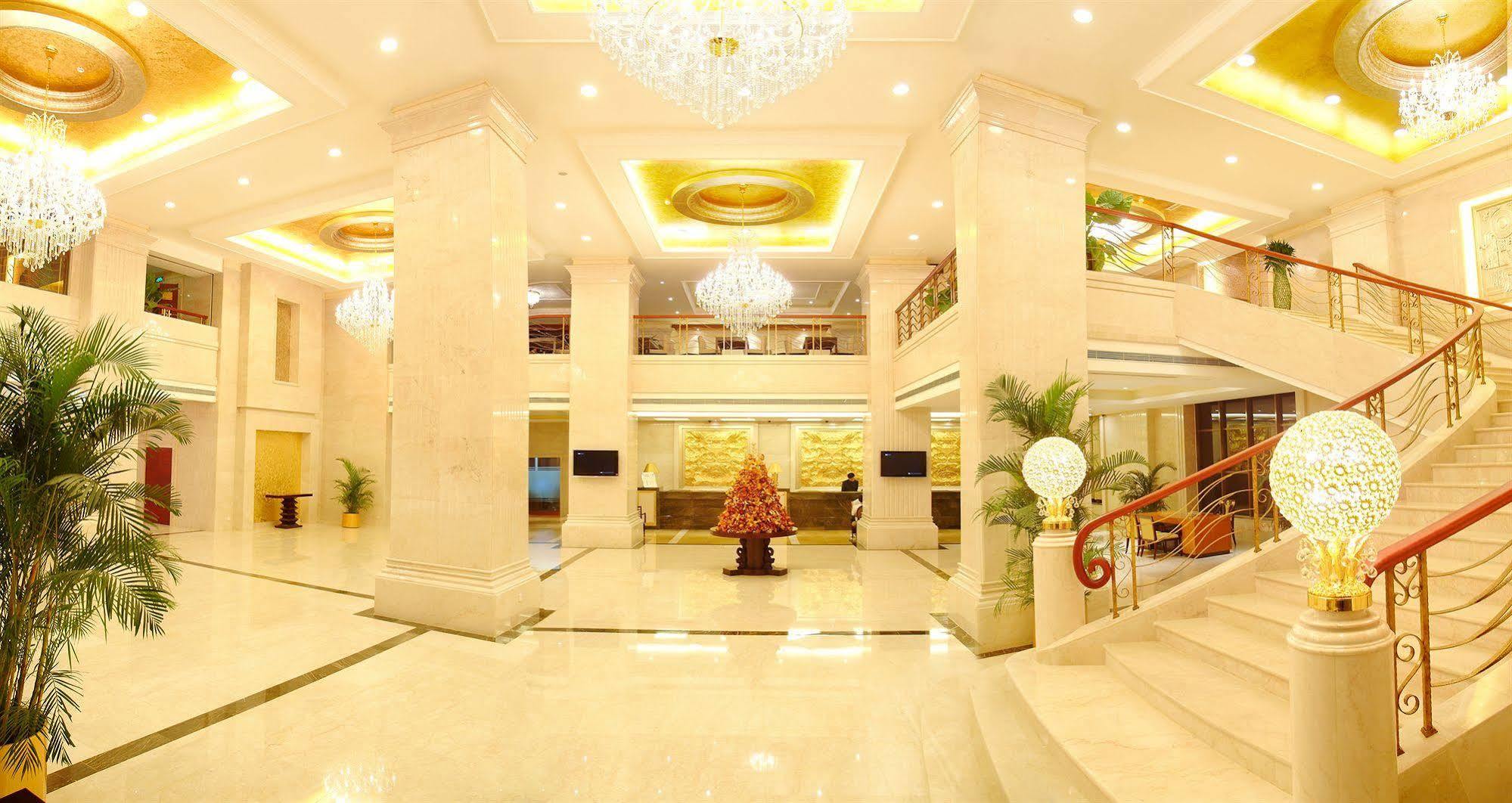 Wuhan Hongguang Hotel Bagian luar foto
